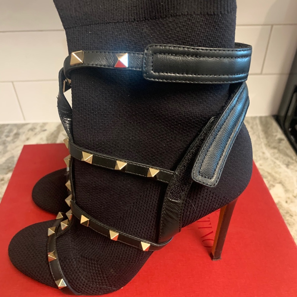 Valentino Garavani Rockstud Bodytech Caged Knit Booties Black